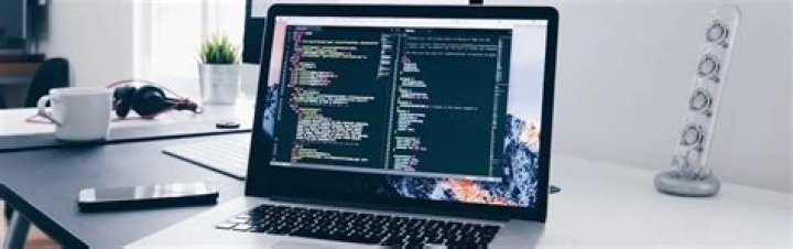 5 Best Study Abroad Programs for Computer Science Majors