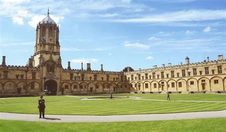 7 Top Colleges in England for Study Abroad