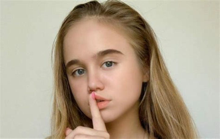 Alisa Goldfinch biography, wiki, age, net worth, boyfriend & latest updates