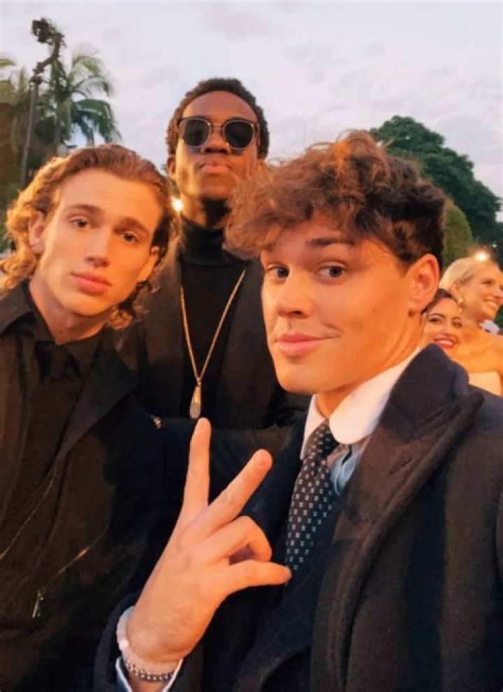 Are Noah Beck And Vinnie Hacker Queerbaiting? Latest Photos Causes Huge Controversy