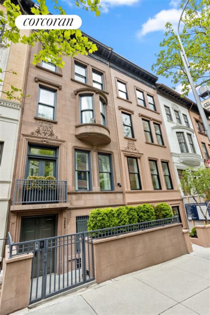 Chelsea Townhouse, 320 West 30th Street - Rentals in Chelsea