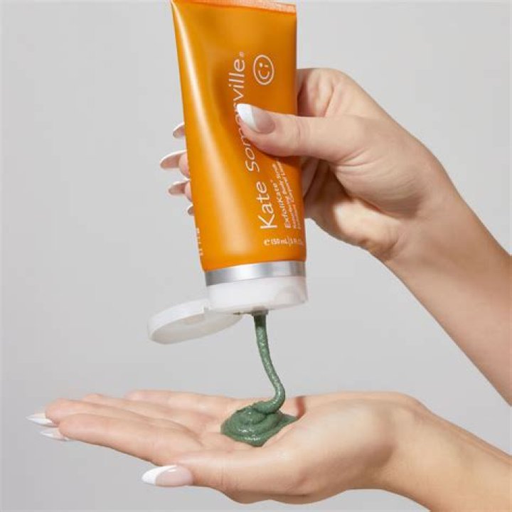 Exfolikate Resurfacing Body Scrub Cleared Up My 'Legne'