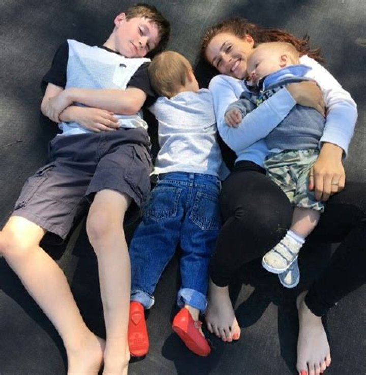 How Many Kids Does Kelly Clarkson Have? Everything We Know About The Singer’s Adorable Children