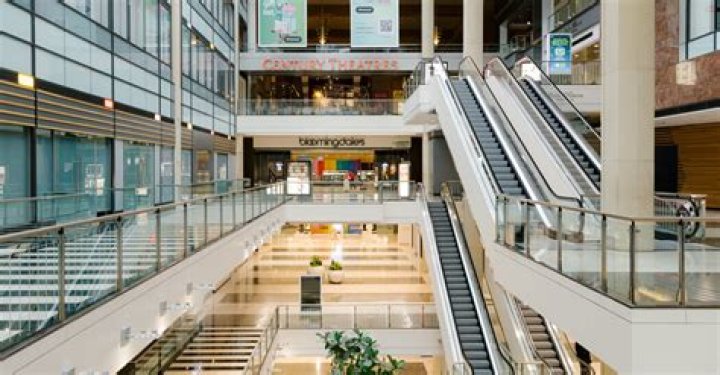 Indoor Mall Walking Can Breathe Purpose Into 'Dead Malls'