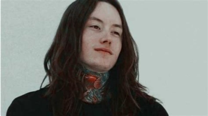 Noah Sebastian bio, wiki, age, height, girlfriend, bad omens, net worth