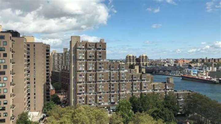Roosevelt Island Apartments, Condos and Real Estate