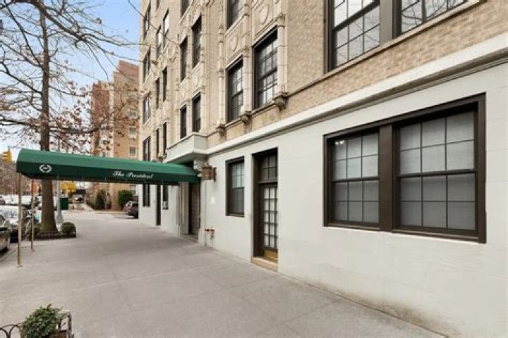 The President, 90 Eighth Avenue - Park Slope, Brooklyn