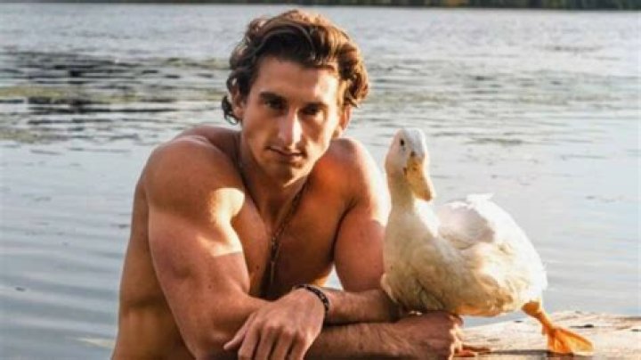 Tooturnttony birthday, real name, age, height, family, girlfriend, Bio & net worth